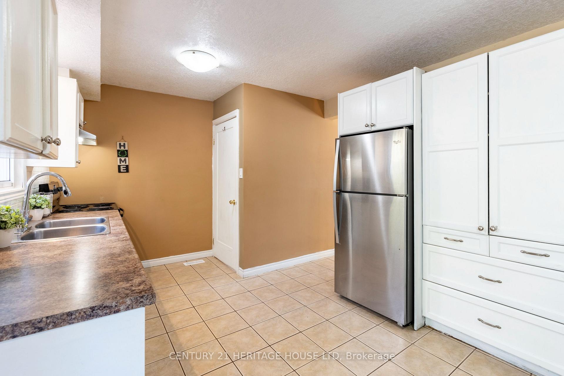 Photo 13 of 58 Breckenridge Drive, Kitchener — HOMEH