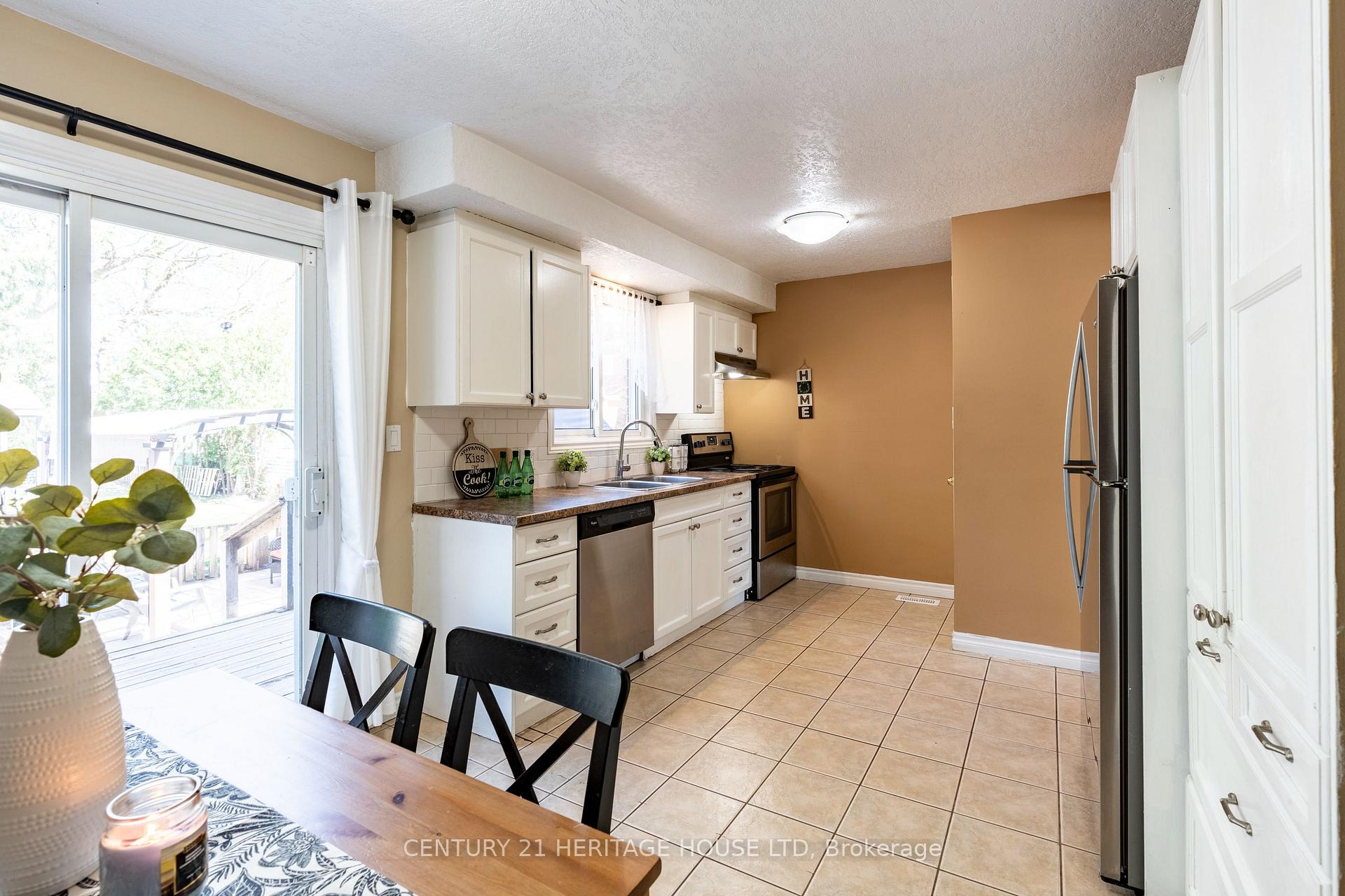 Photo 16 of 58 Breckenridge Drive, Kitchener — HOMEH