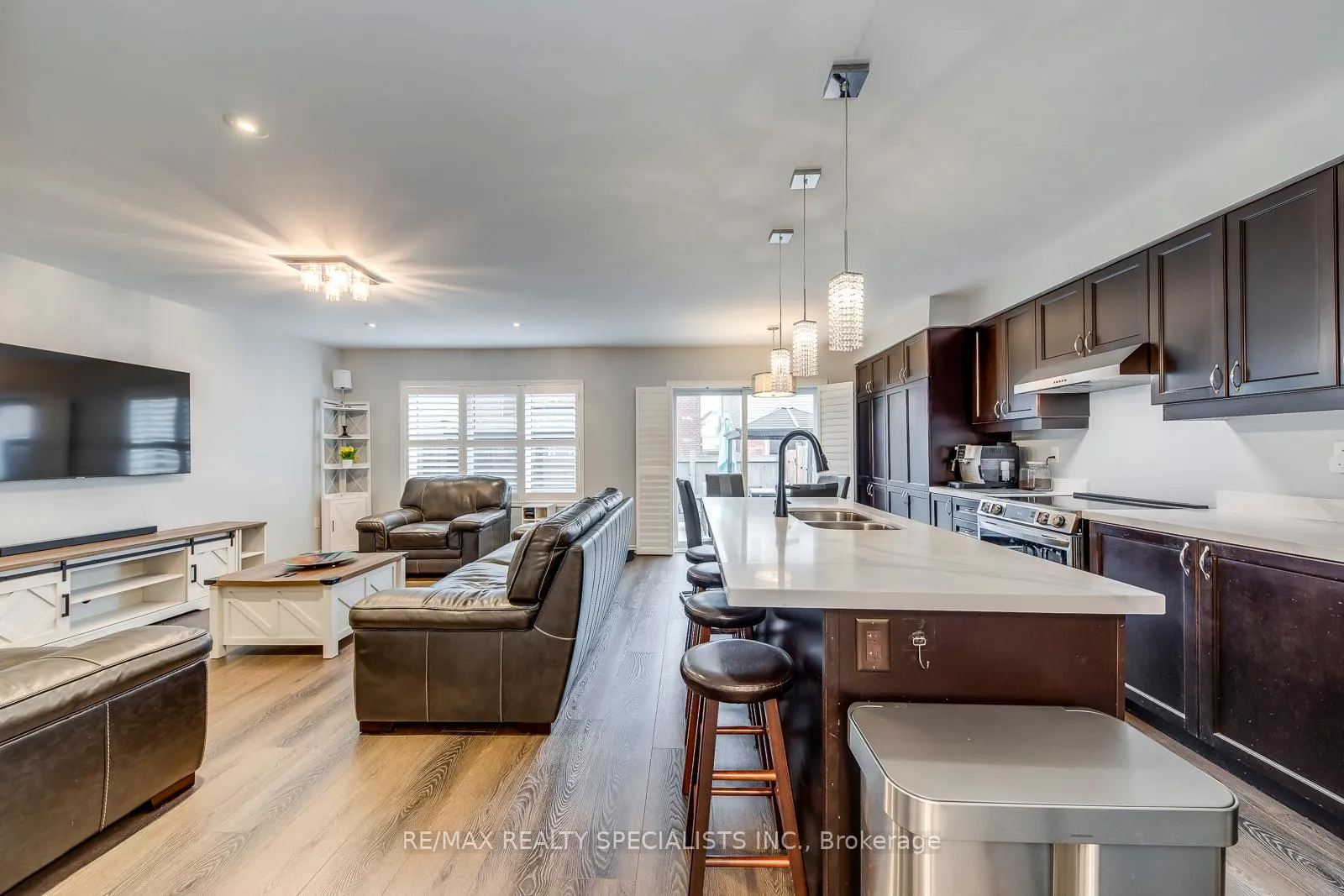 Photo 13 of 313 Gooding Crescent, Milton, Ford — HOMEH
