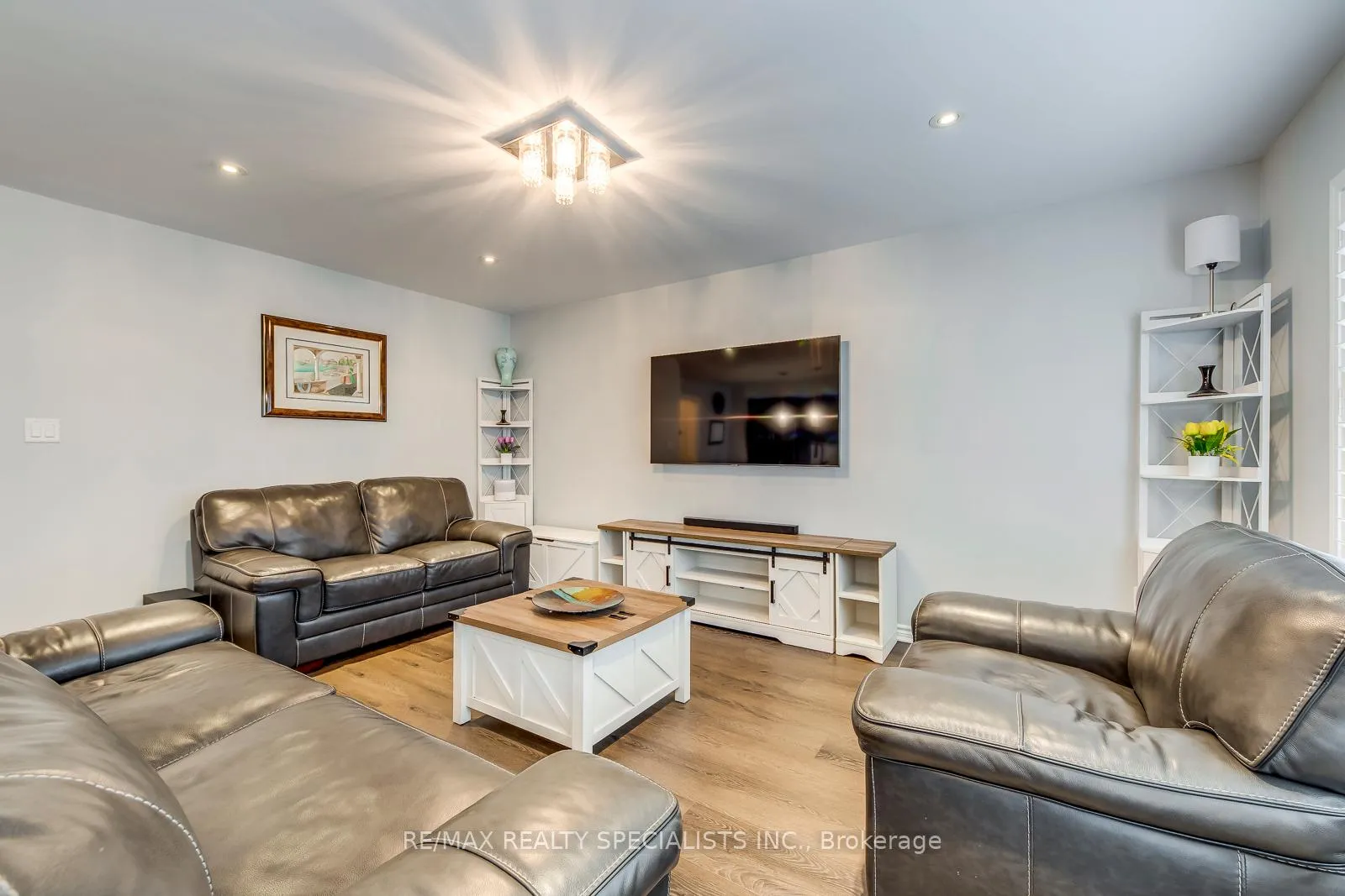 Photo 15 of 313 Gooding Crescent, Milton, Ford — HOMEH