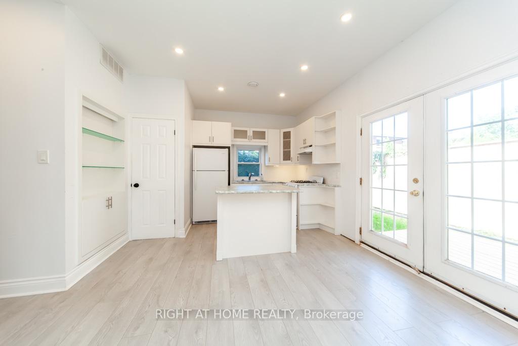 Photo 8 of Unit Carriage House, 2 Peter Street, Markham, Old Markham Village — HOMEH