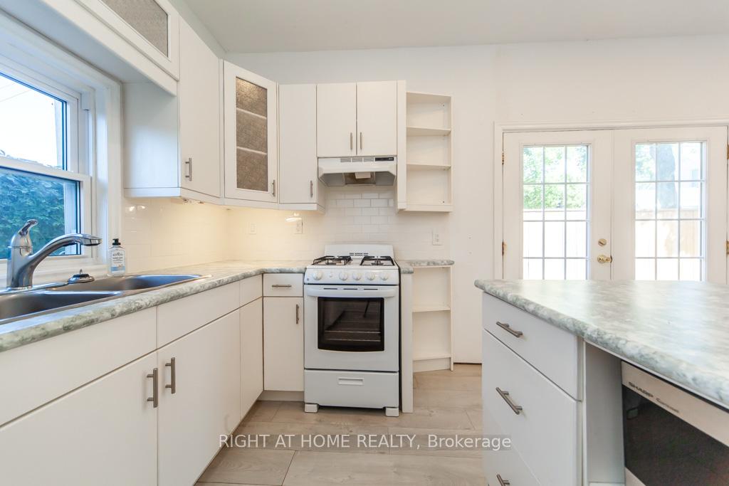 Photo 9 of Unit Carriage House, 2 Peter Street, Markham, Old Markham Village — HOMEH