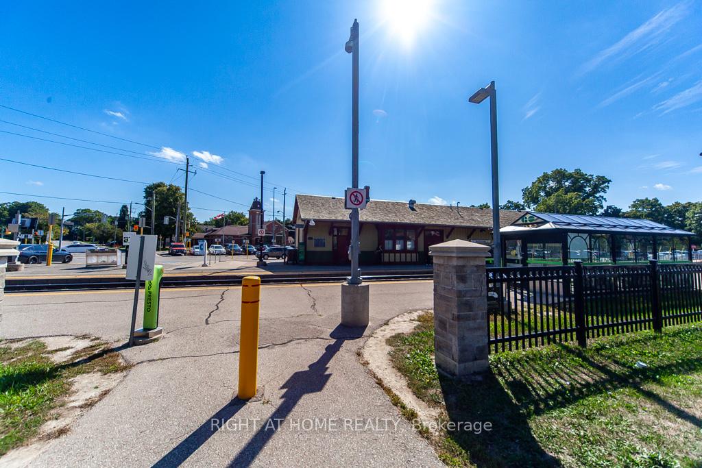 Photo 14 of Unit Carriage House, 2 Peter Street, Markham, Old Markham Village — HOMEH