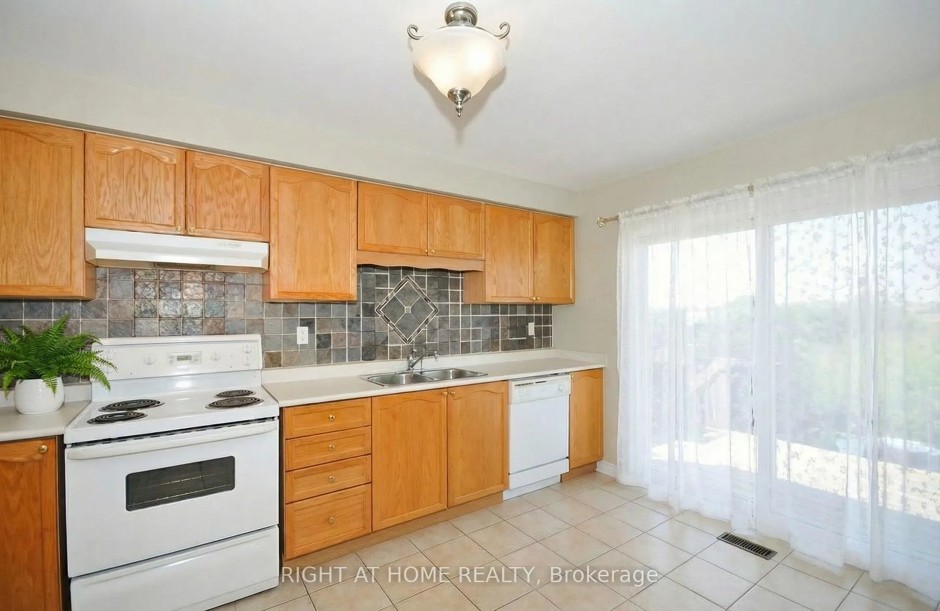 Photo 7 of 1628 Stover Crescent, Milton, Clarke — HOMEH