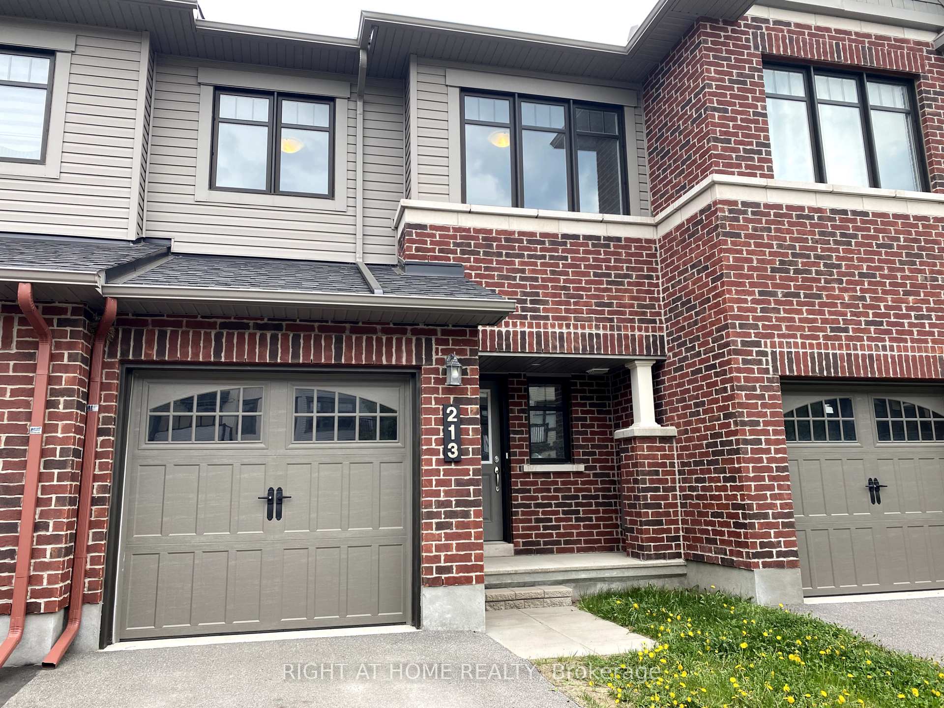 Front of 213 Halyard Way