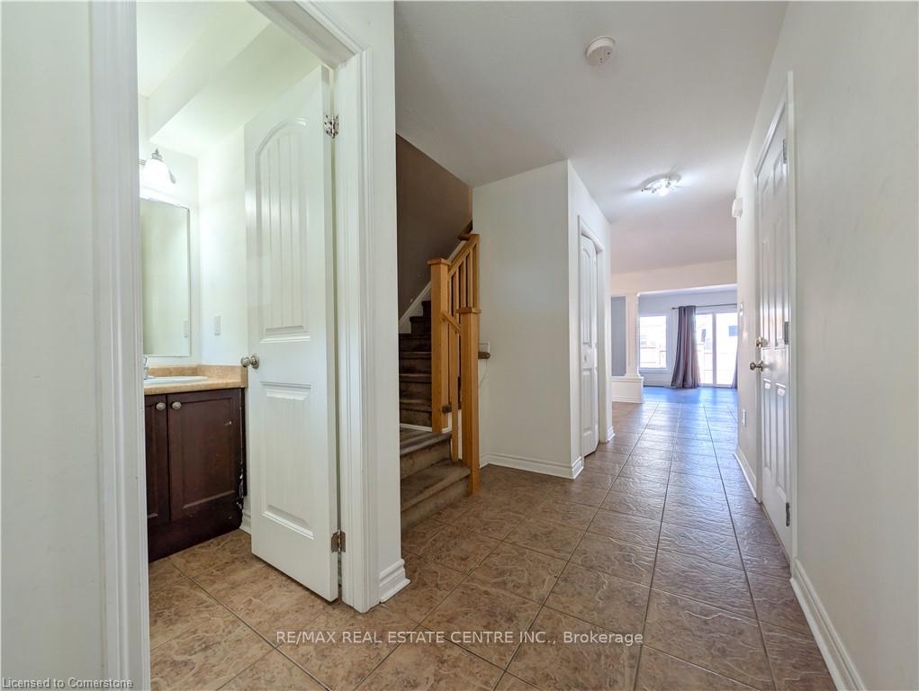 Photo 2 of 542 Isaiah Crescent, Kitchener, Larentian West — HOMEH