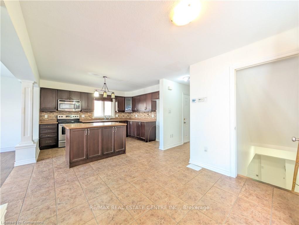 Photo 9 of 542 Isaiah Crescent, Kitchener, Larentian West — HOMEH