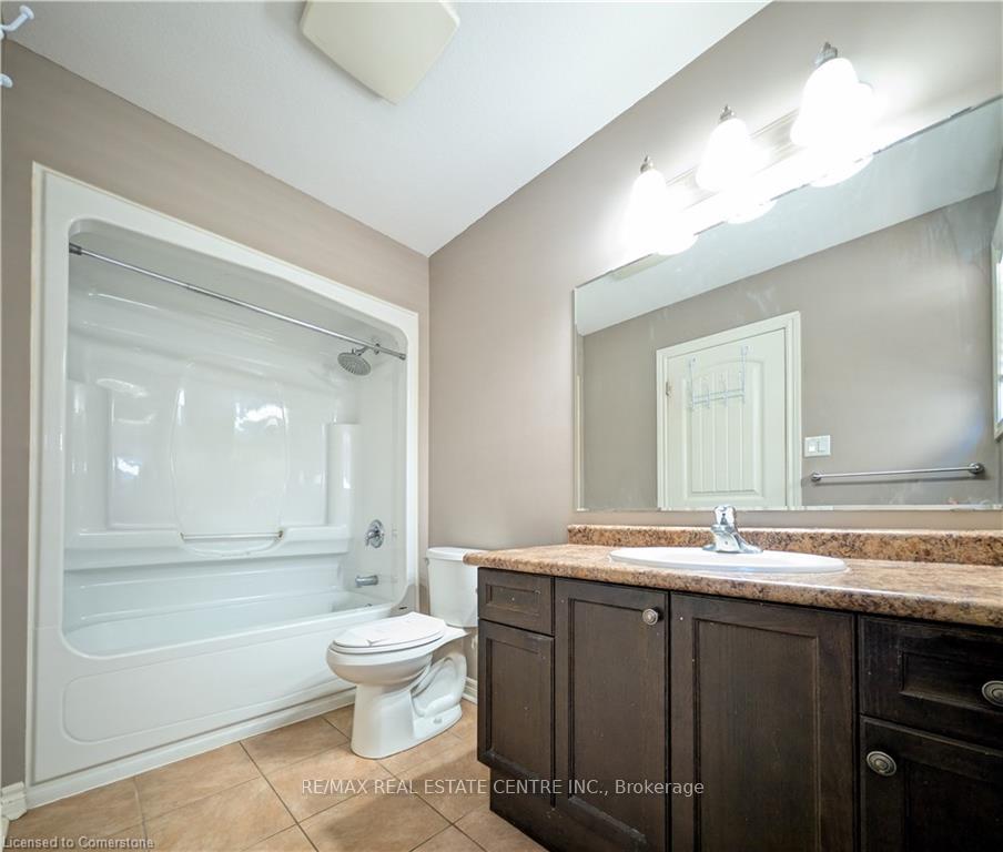 Photo 12 of 542 Isaiah Crescent, Kitchener, Larentian West — HOMEH