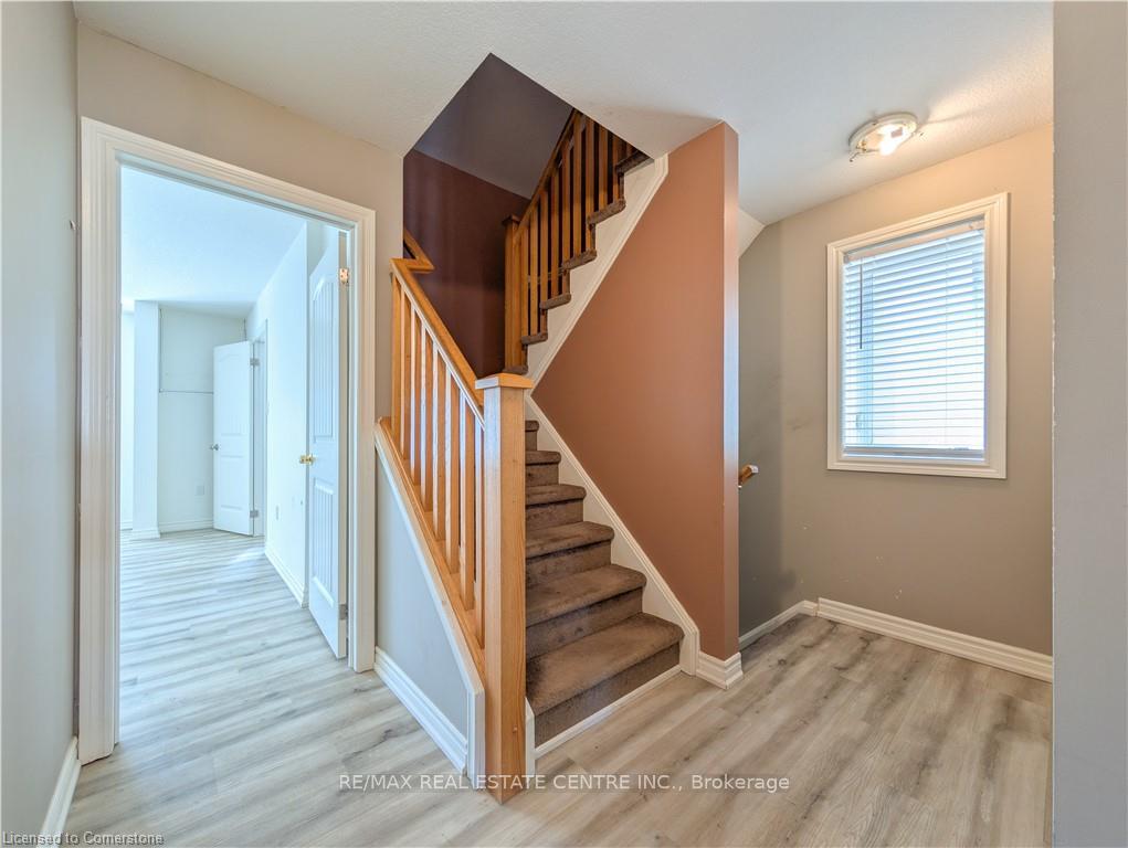 Photo 13 of 542 Isaiah Crescent, Kitchener, Larentian West — HOMEH