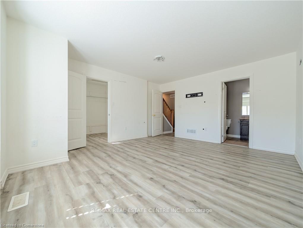 Photo 14 of 542 Isaiah Crescent, Kitchener, Larentian West — HOMEH