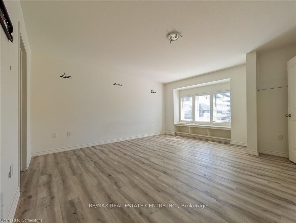 Photo 15 of 542 Isaiah Crescent, Kitchener, Larentian West — HOMEH
