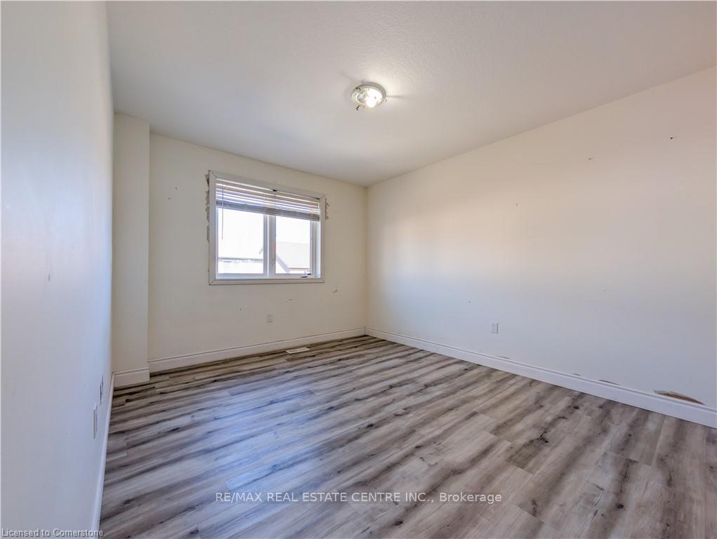 Photo 16 of 542 Isaiah Crescent, Kitchener, Larentian West — HOMEH
