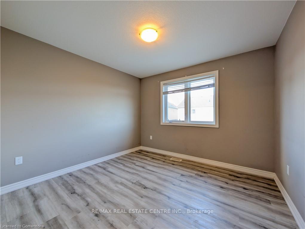 Photo 18 of 542 Isaiah Crescent, Kitchener, Larentian West — HOMEH