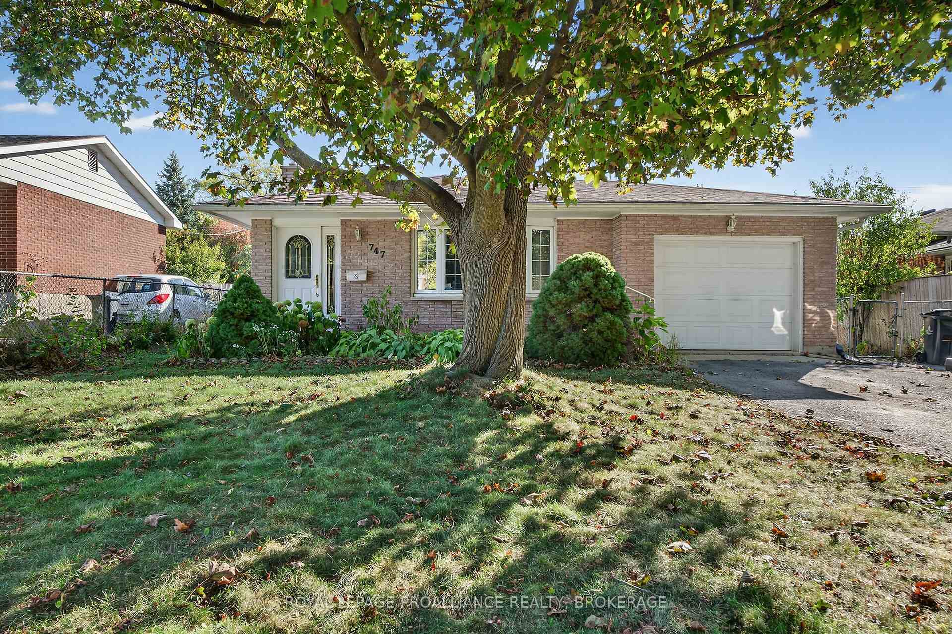 Photo 2 of 747 Laidlaw Crescent, Kingston, South of Taylor-Kidd Blvd — HOMEH