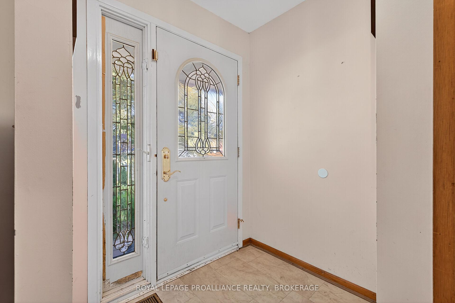 Photo 4 of 747 Laidlaw Crescent, Kingston, South of Taylor-Kidd Blvd — HOMEH