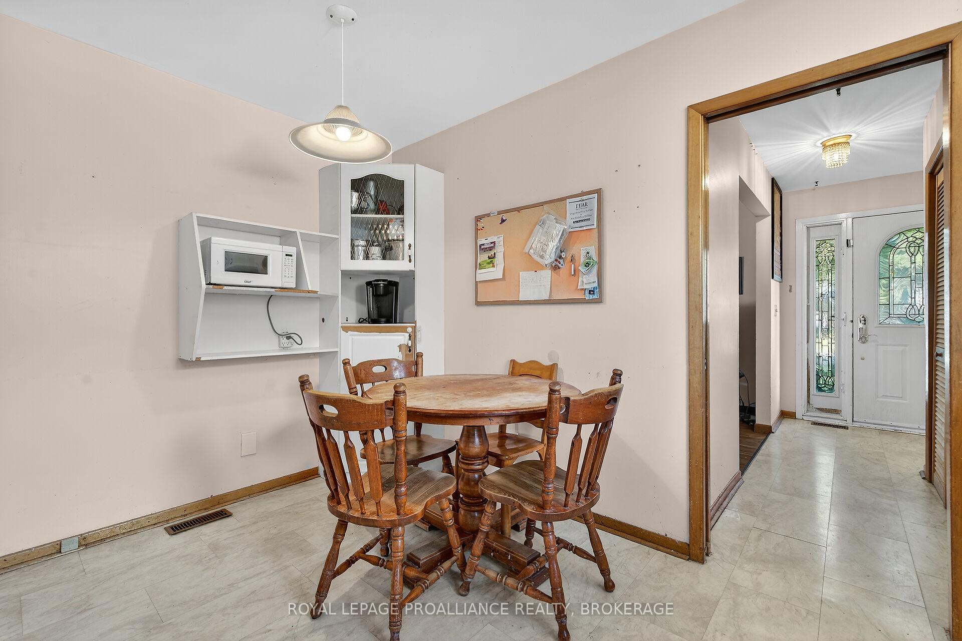 Photo 5 of 747 Laidlaw Crescent, Kingston, South of Taylor-Kidd Blvd — HOMEH