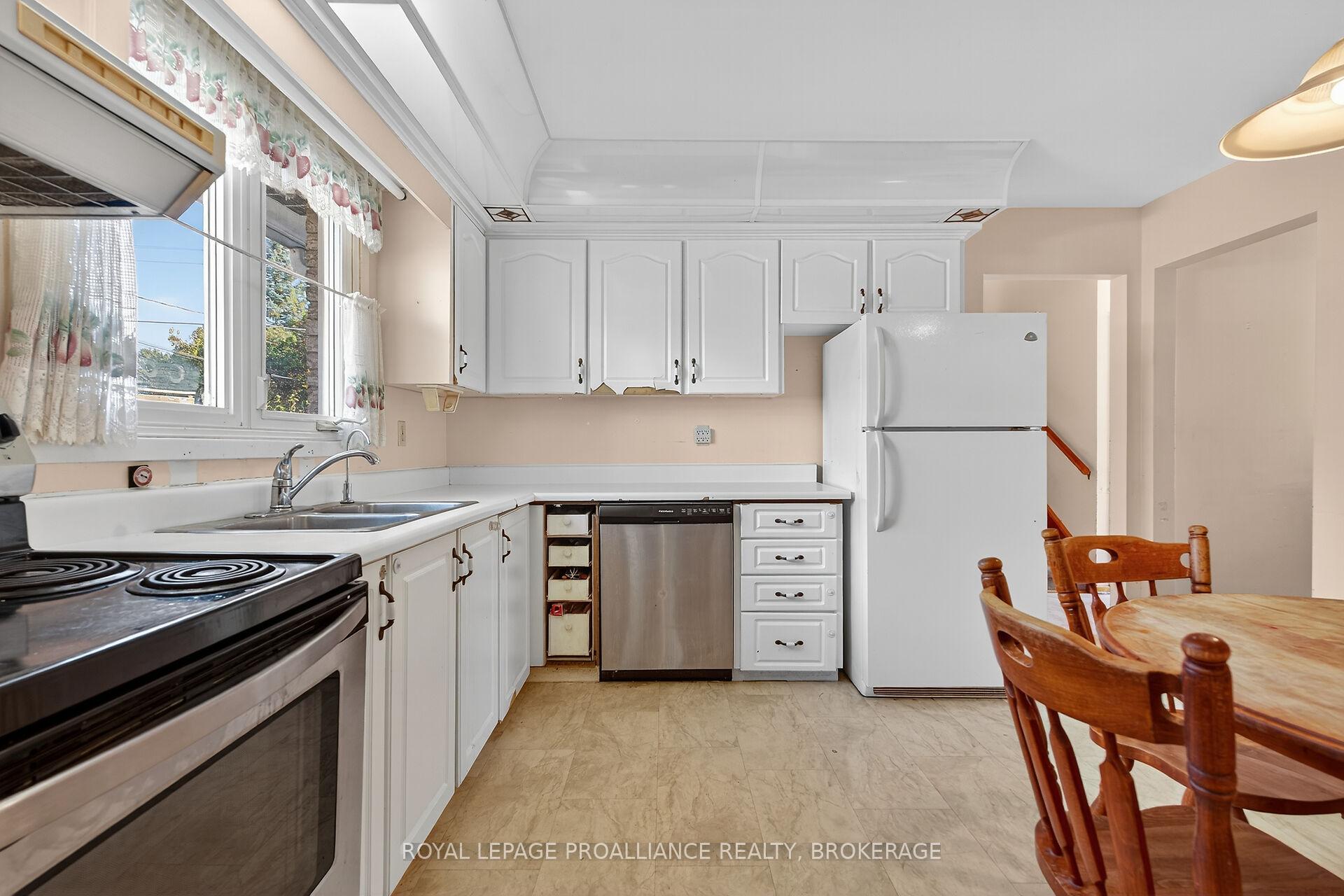 Photo 7 of 747 Laidlaw Crescent, Kingston, South of Taylor-Kidd Blvd — HOMEH