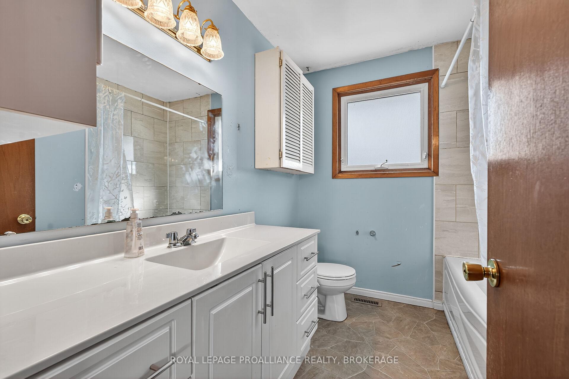 Photo 16 of 747 Laidlaw Crescent, Kingston, South of Taylor-Kidd Blvd — HOMEH