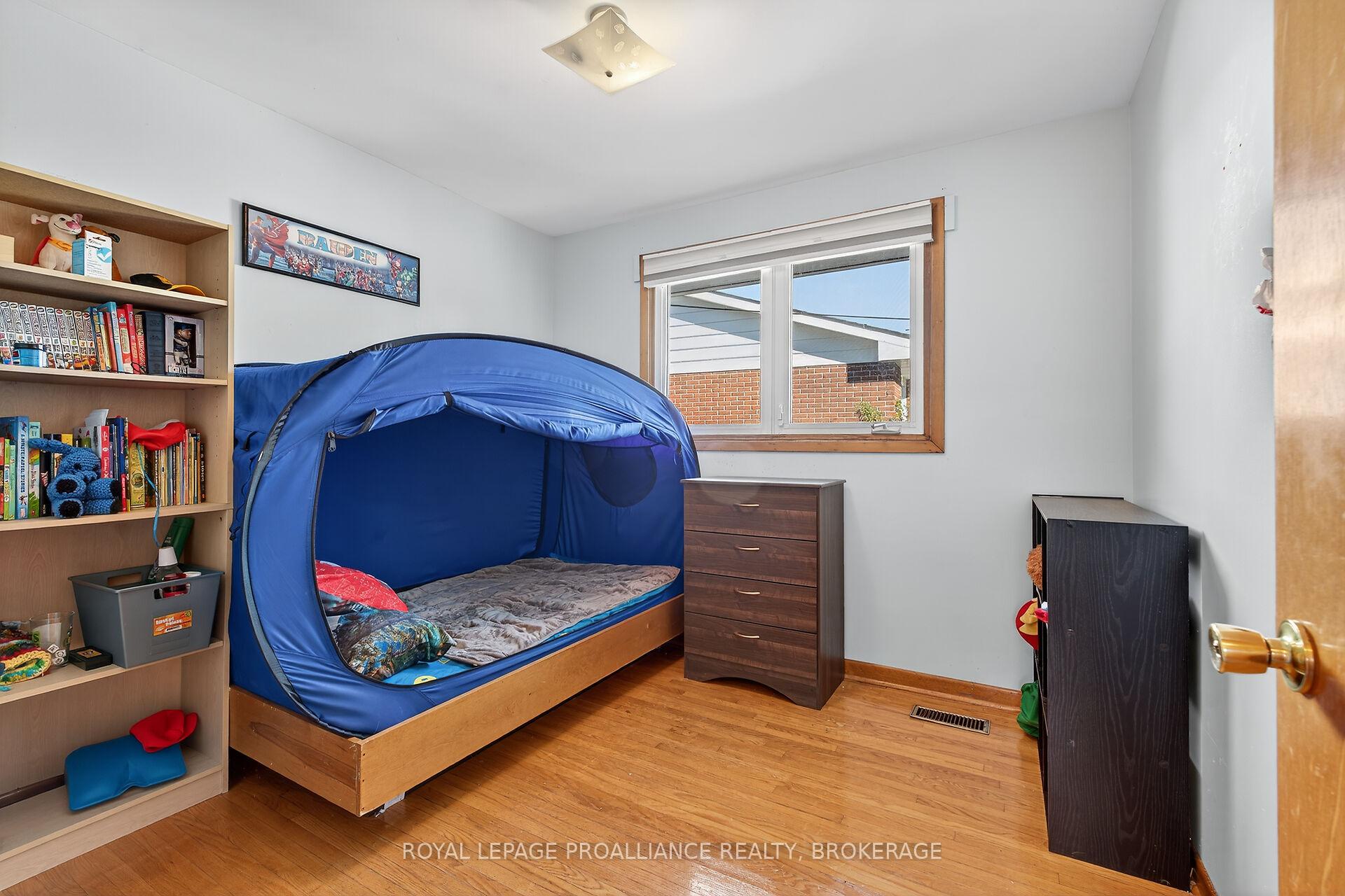 Photo 18 of 747 Laidlaw Crescent, Kingston, South of Taylor-Kidd Blvd — HOMEH