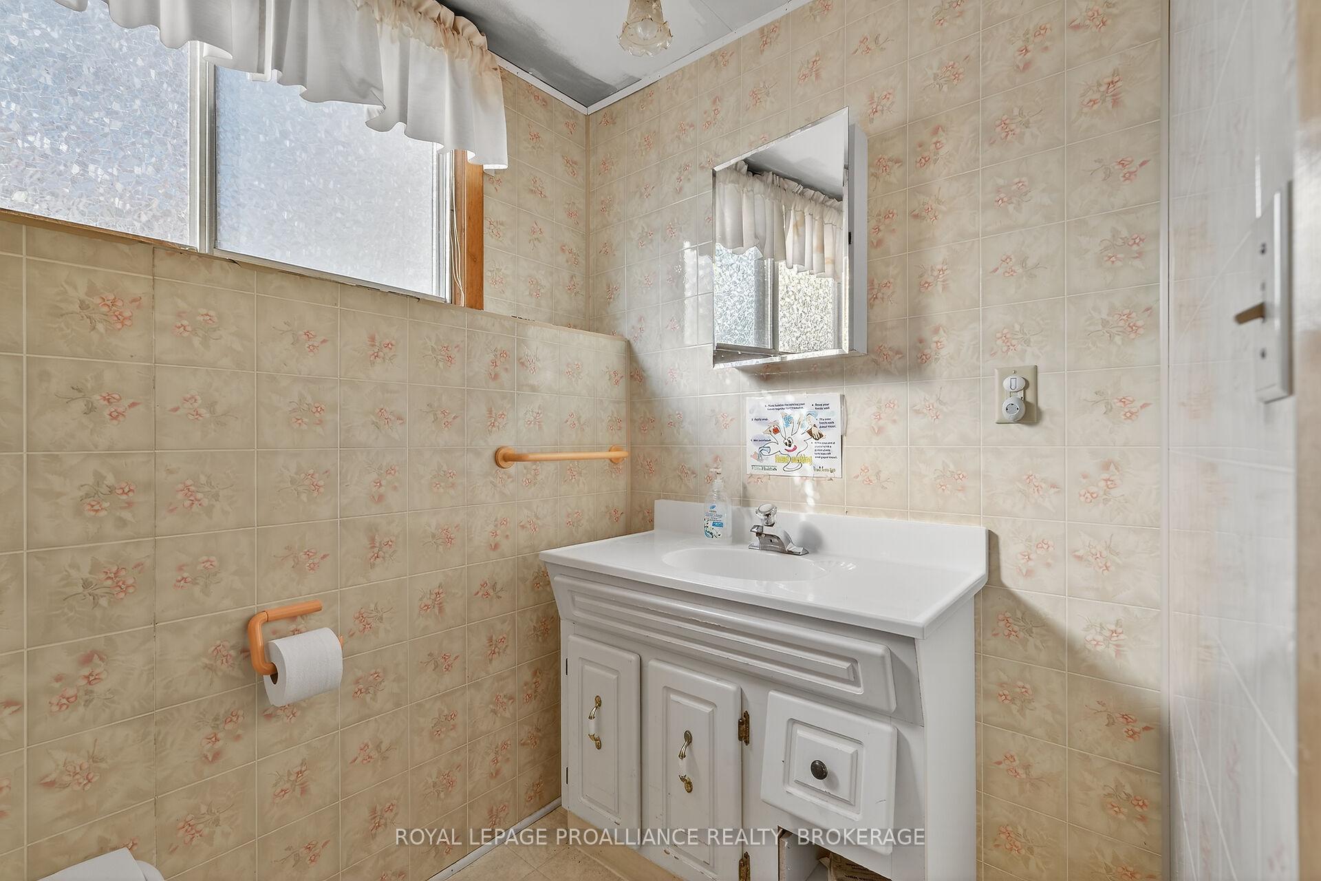 Photo 24 of 747 Laidlaw Crescent, Kingston, South of Taylor-Kidd Blvd — HOMEH