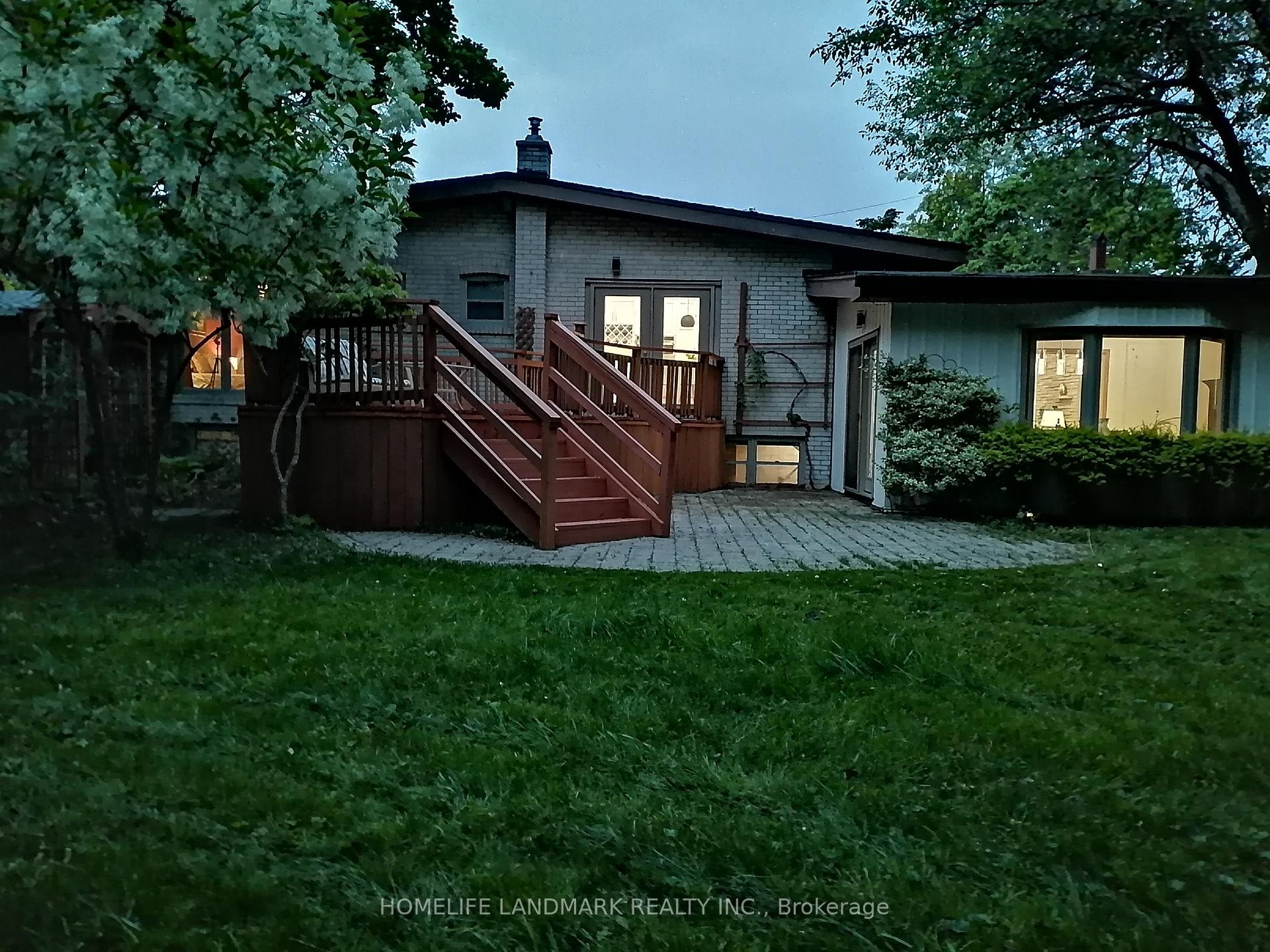 Photo 3 of 12 Thornheights Road, Markham, Royal Orchard — HOMEH