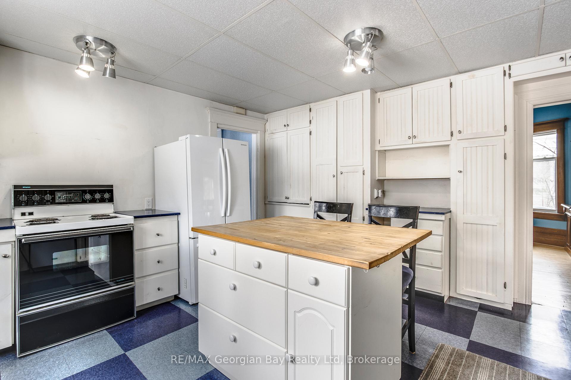 Photo 19 of 295 Sixth Street, Midland — HOMEH