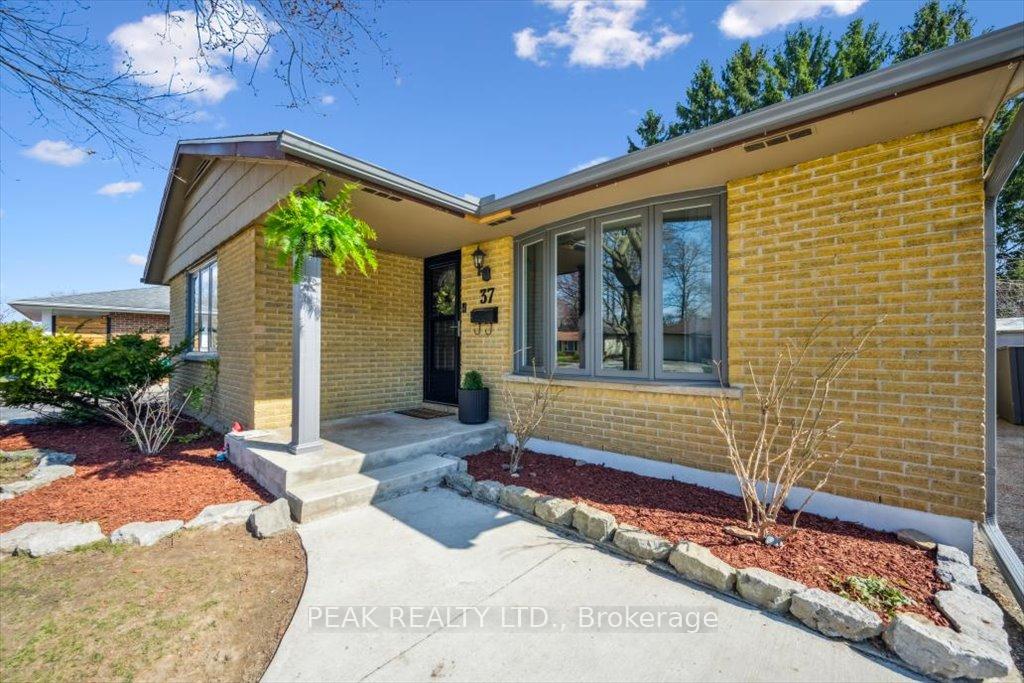 Photo 4 of 37 Gracefield Crescent, Kitchener — HOMEH