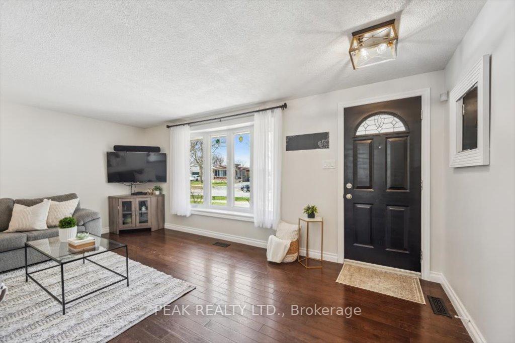 Photo 5 of 37 Gracefield Crescent, Kitchener — HOMEH