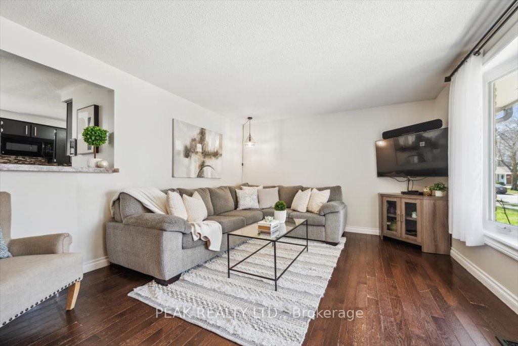 Photo 7 of 37 Gracefield Crescent, Kitchener — HOMEH