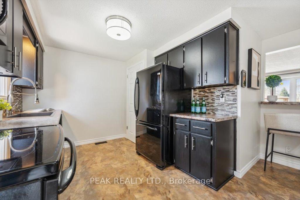 Photo 13 of 37 Gracefield Crescent, Kitchener — HOMEH