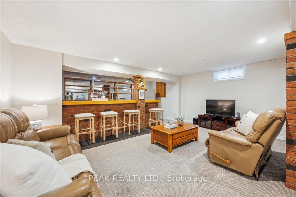 Photo 23 of 37 Gracefield Crescent, Kitchener — HOMEH