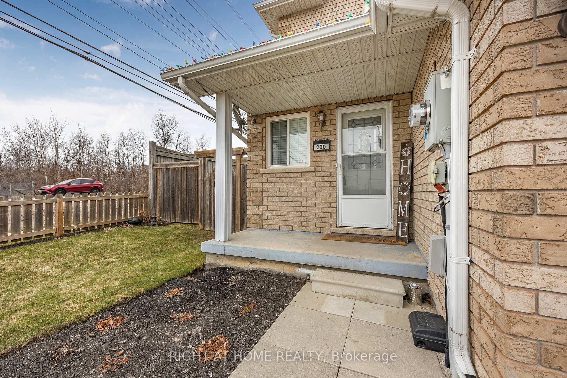 Photo 3 of 200 Southwinds Crescent, Midland — HOMEH