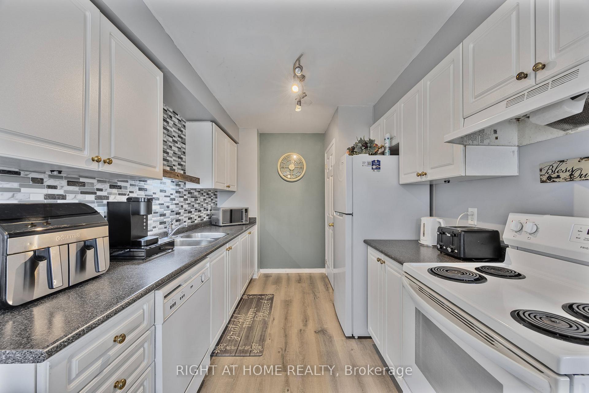 Photo 10 of 200 Southwinds Crescent, Midland — HOMEH