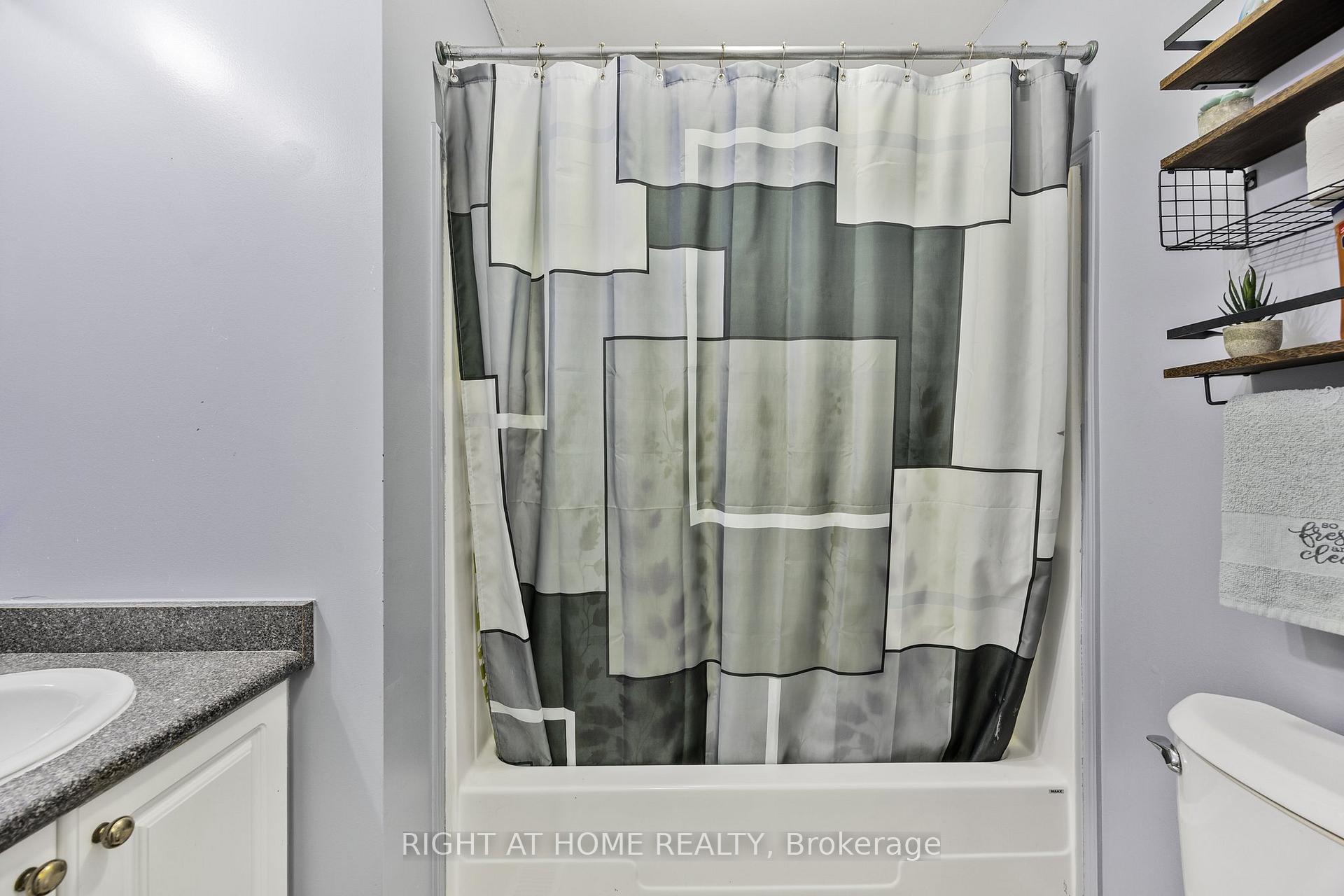 Photo 18 of 200 Southwinds Crescent, Midland — HOMEH