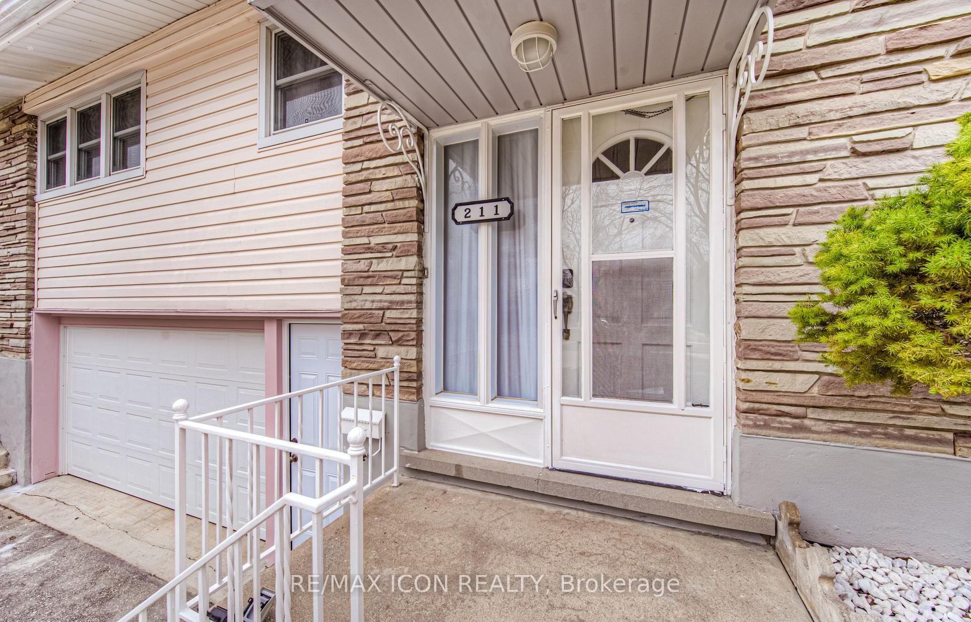 Photo 4 of 211 Lakeside Drive, Kitchener — HOMEH