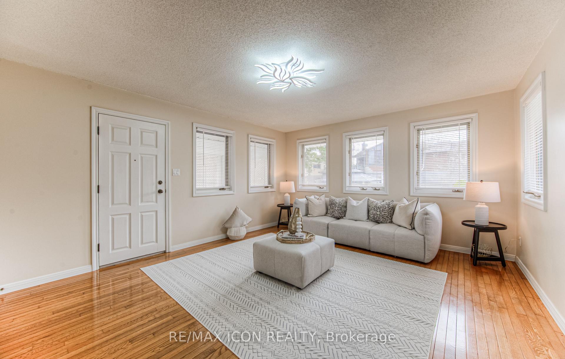 Photo 11 of 211 Lakeside Drive, Kitchener — HOMEH