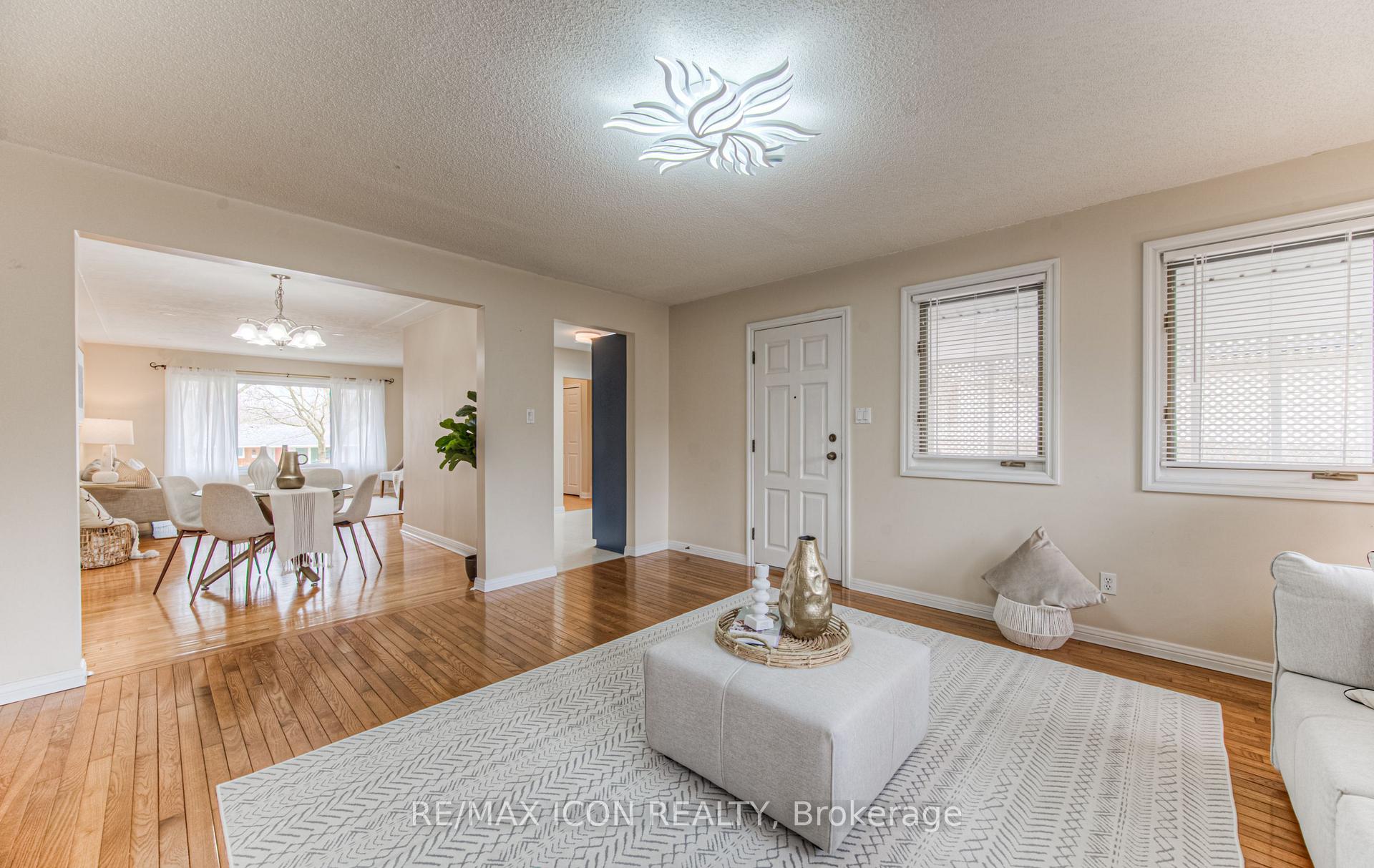 Photo 12 of 211 Lakeside Drive, Kitchener — HOMEH