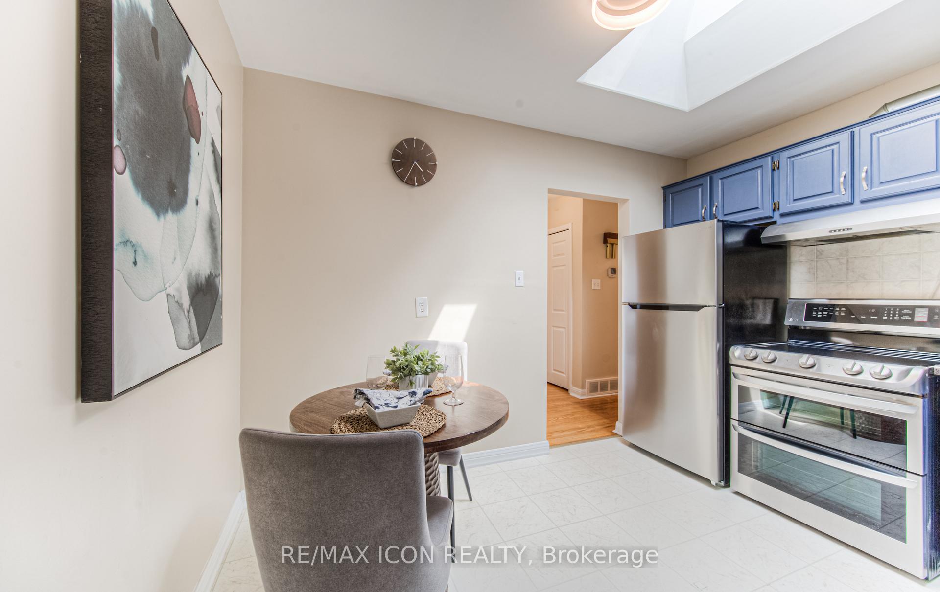 Photo 15 of 211 Lakeside Drive, Kitchener — HOMEH