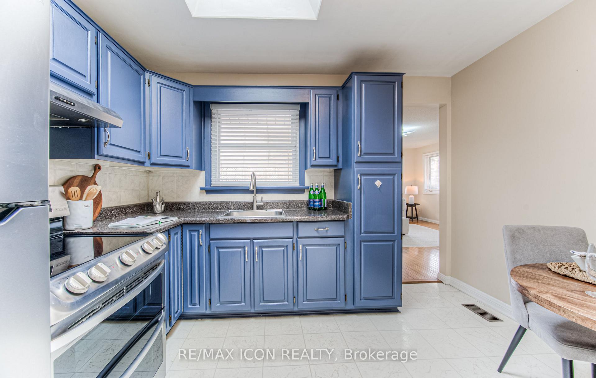 Photo 18 of 211 Lakeside Drive, Kitchener — HOMEH