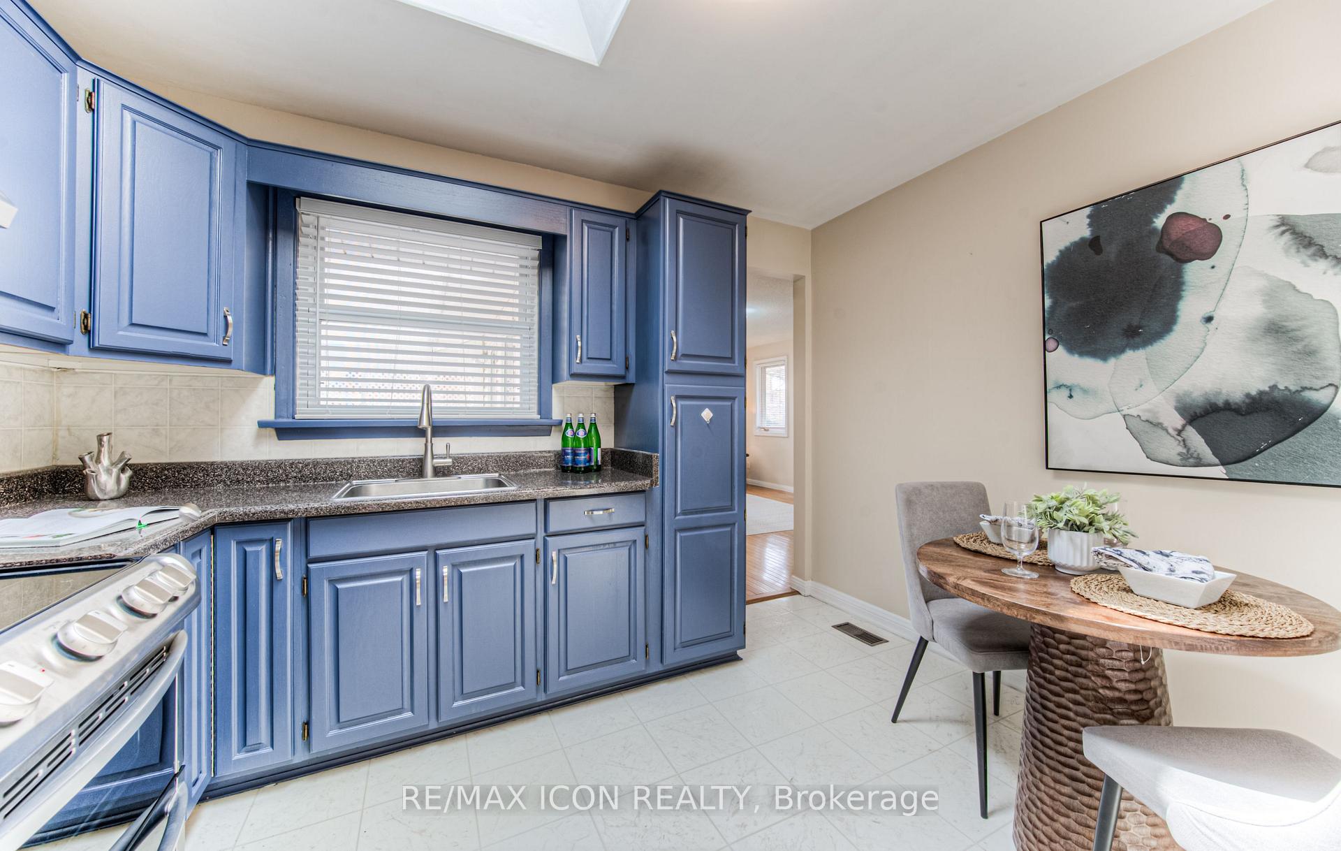 Photo 19 of 211 Lakeside Drive, Kitchener — HOMEH