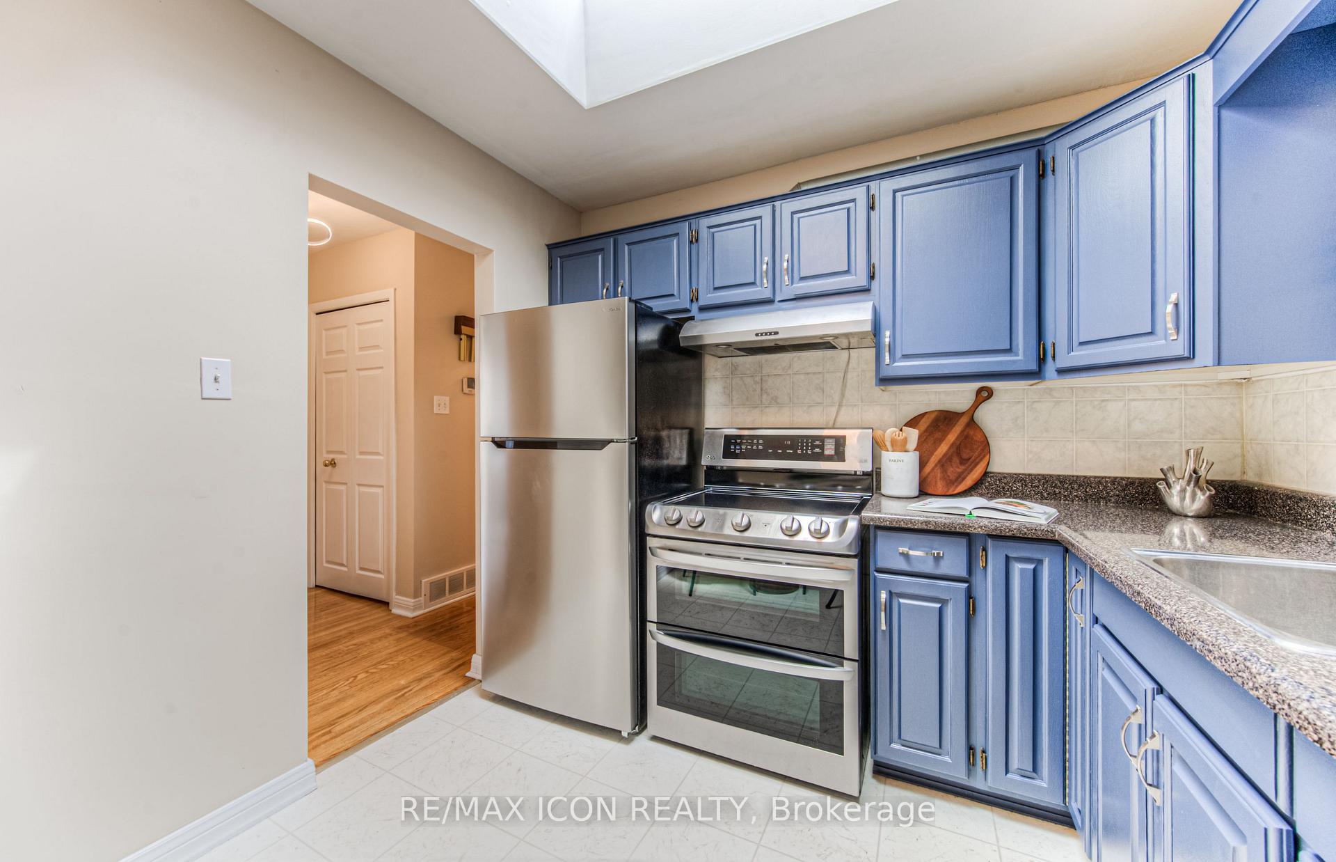 Photo 20 of 211 Lakeside Drive, Kitchener — HOMEH