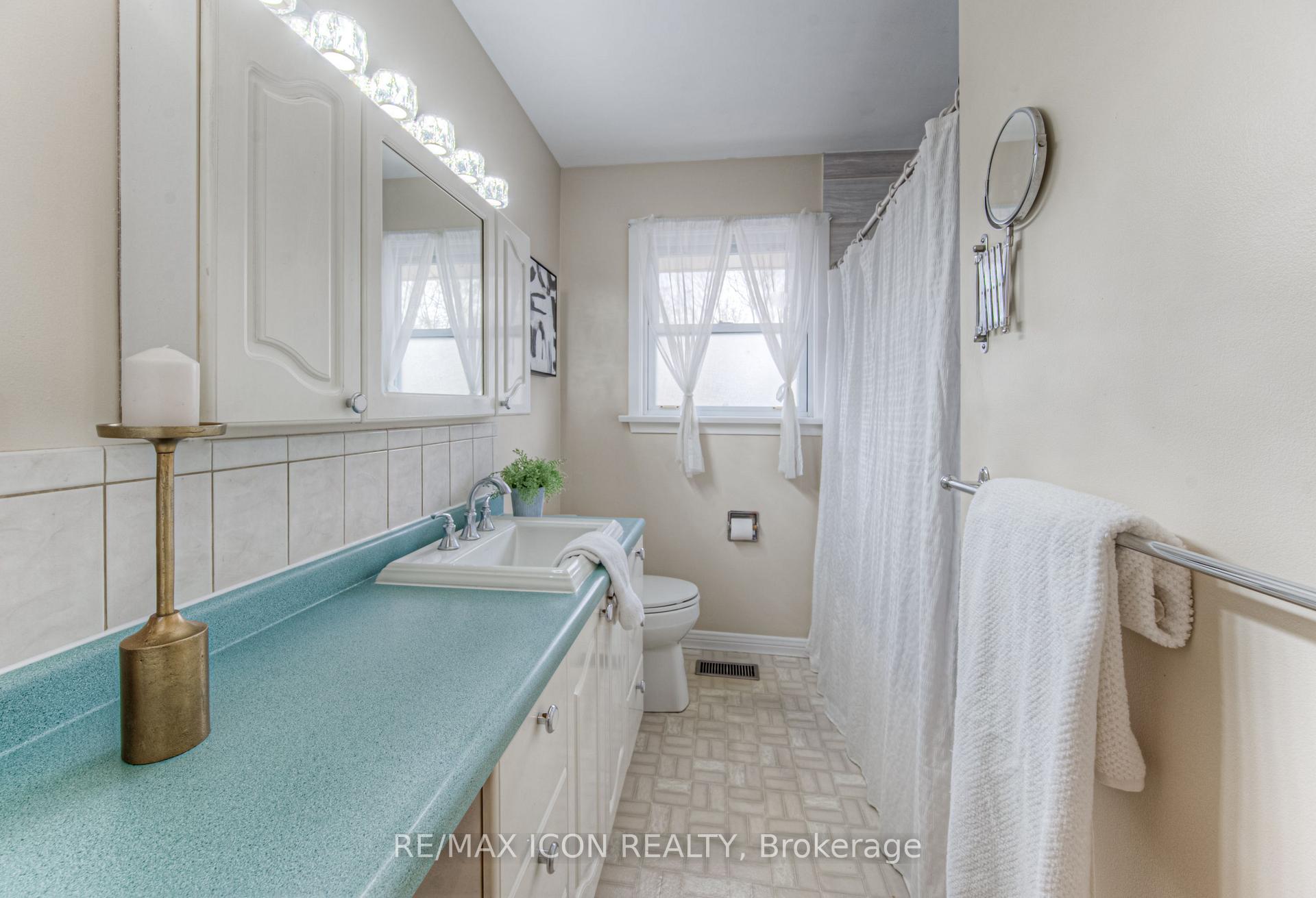 Photo 22 of 211 Lakeside Drive, Kitchener — HOMEH