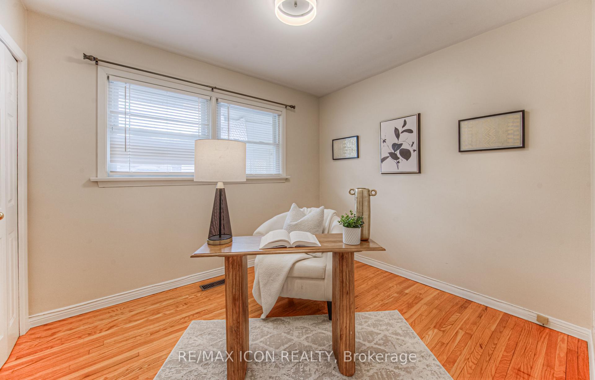 Photo 23 of 211 Lakeside Drive, Kitchener — HOMEH