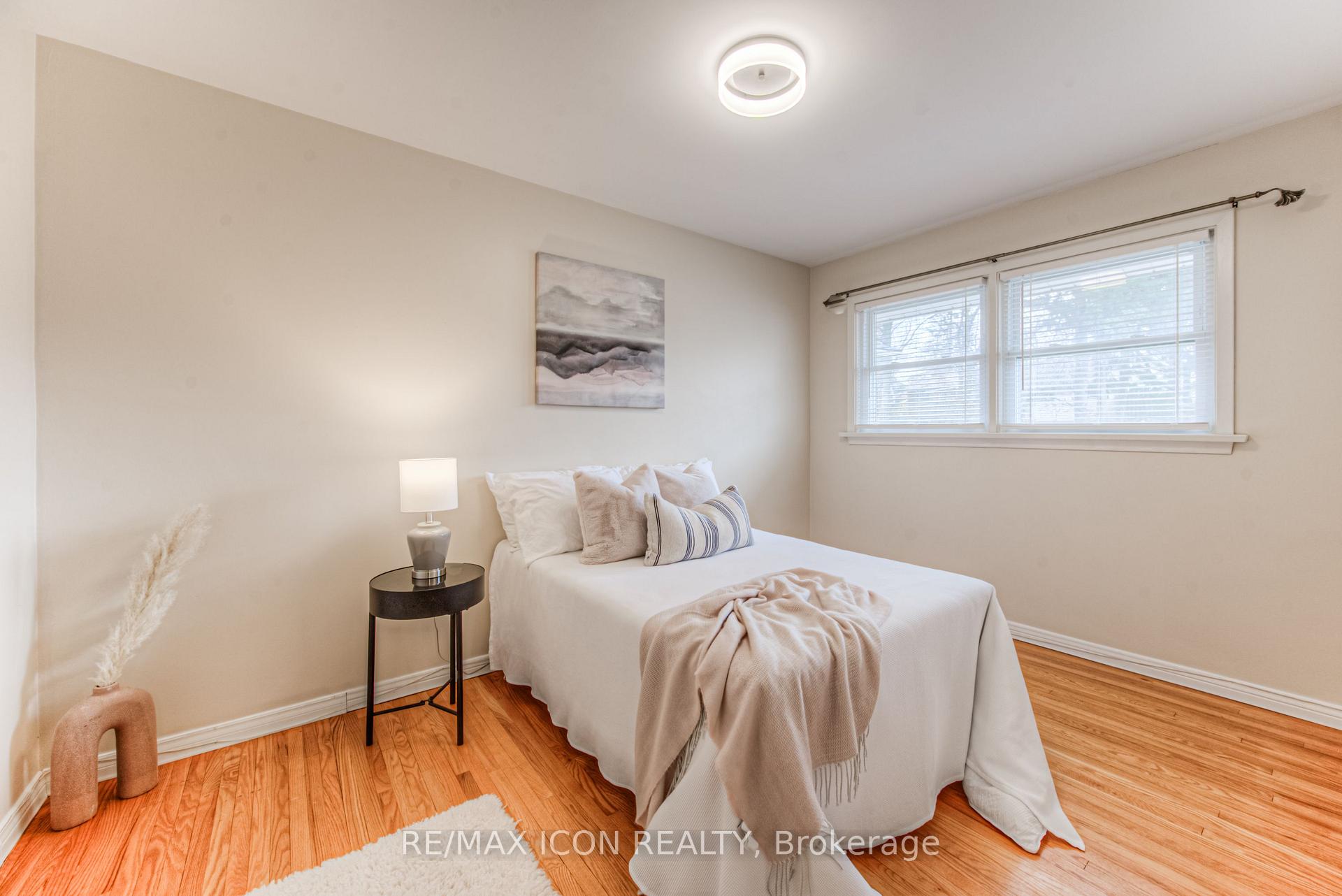 Photo 24 of 211 Lakeside Drive, Kitchener — HOMEH
