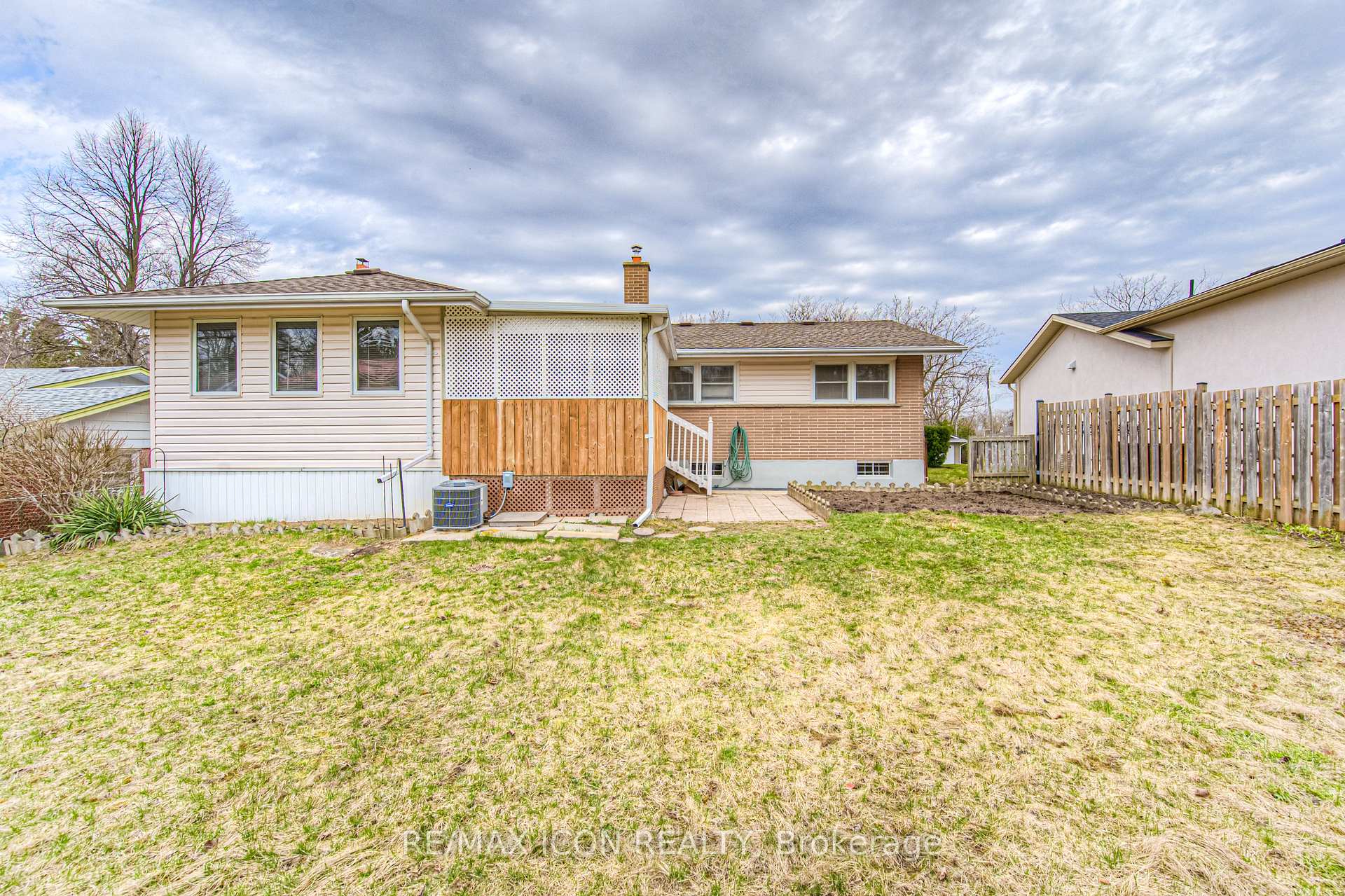 Photo 40 of 211 Lakeside Drive, Kitchener — HOMEH