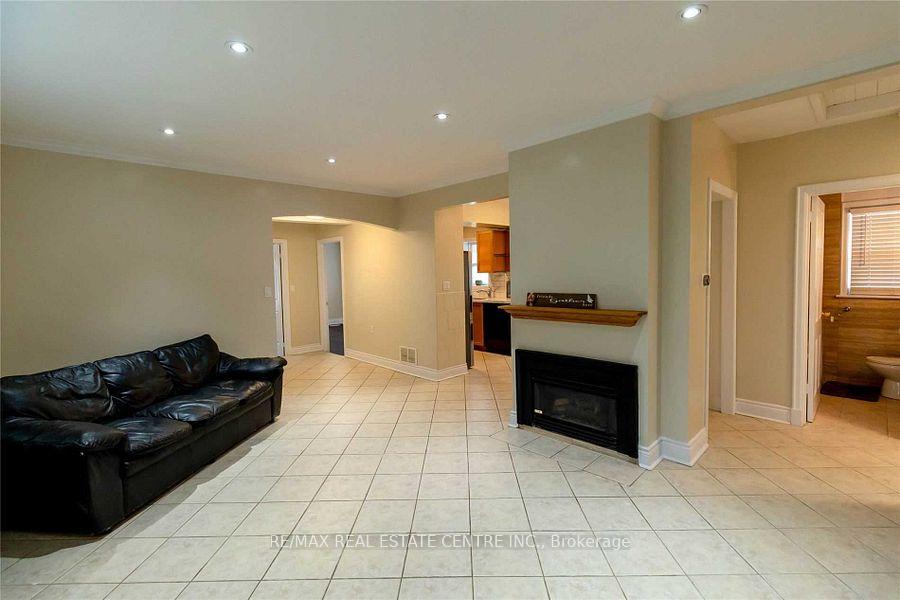 Photo 3 of 27 Hollywood Street N, Hamilton, Ainslie Wood — HOMEH