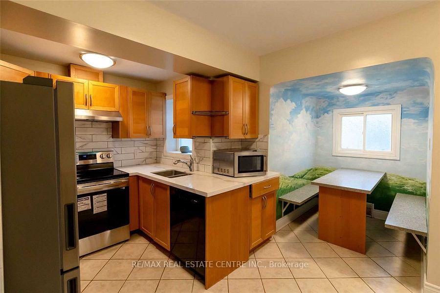 Photo 12 of 27 Hollywood Street N, Hamilton, Ainslie Wood — HOMEH