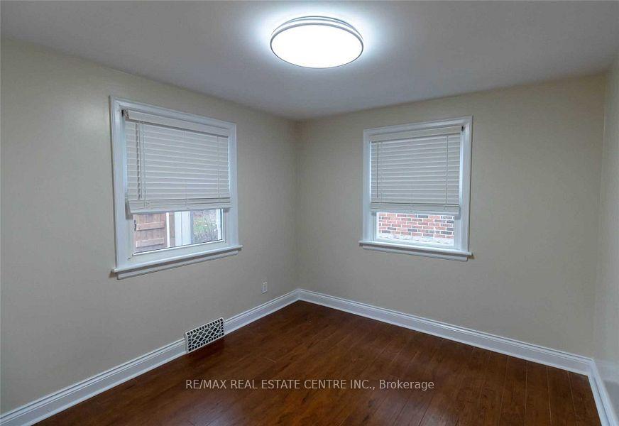 Photo 14 of 27 Hollywood Street N, Hamilton, Ainslie Wood — HOMEH