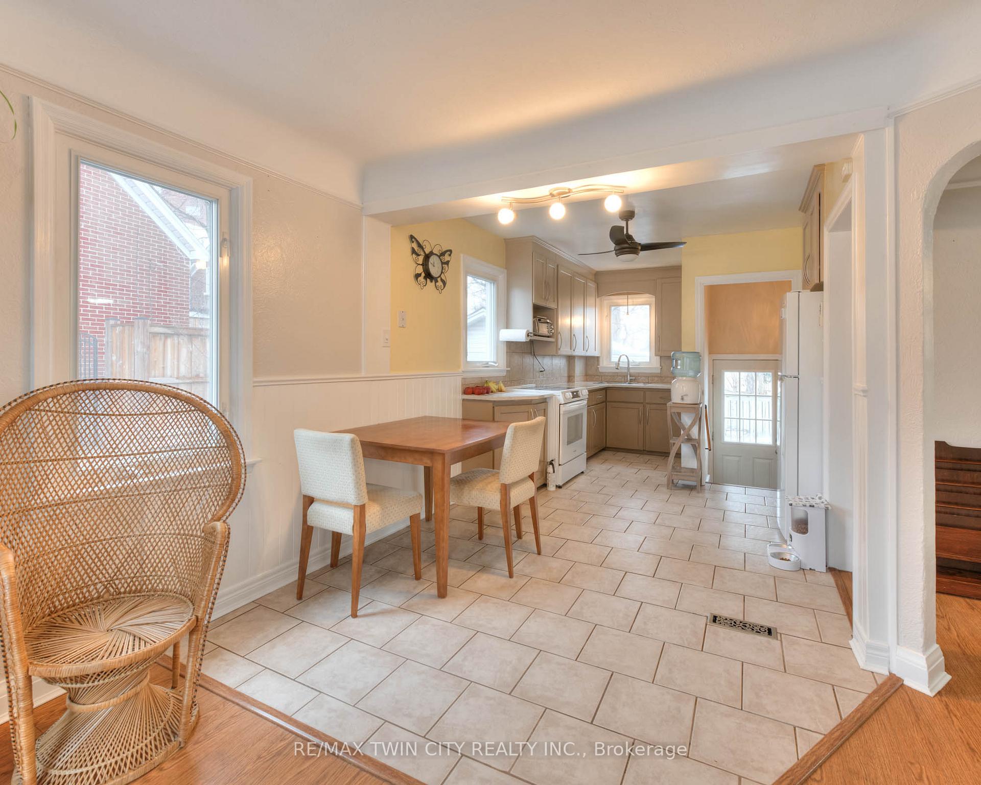 Photo 8 of 12 Barclay Avenue, Kitchener — HOMEH
