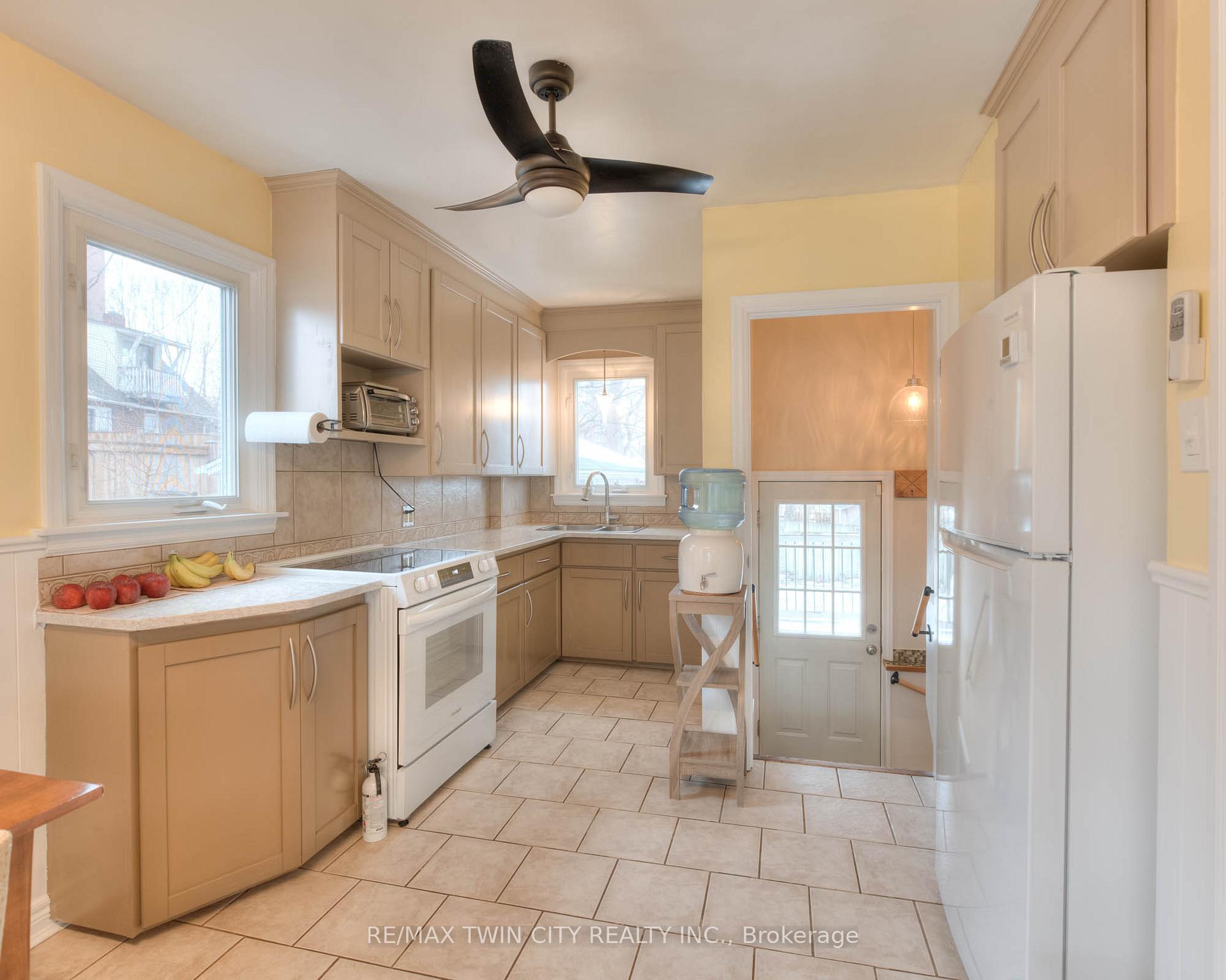 Photo 9 of 12 Barclay Avenue, Kitchener — HOMEH